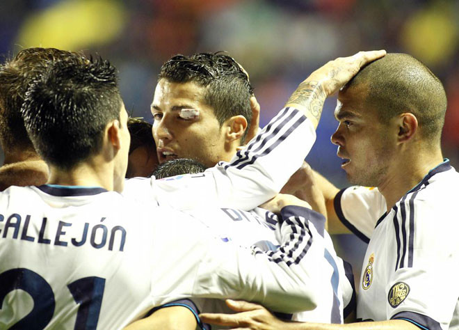 Niềm vui của các cầu thủ Real.