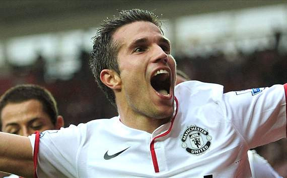 Không cần bàn nhiều về tài năng của Van Persie. Chỉ cần chưa đến một mùa bóng, song chân sút người Hà Lan đang làm lu mờ Rooney bằng những pha lập công quan trọng giúp MU giành chiến thắng chung cuộc. Thế nên, kéo Van Persie rời khỏi sân Old Trafford vào lúc này là cực khó. Nhưng các Cule vẫn mơ ngày nào đó Van Persie sẽ đá cặp cùng Messi ở Nou Camp. Đơn giản bởi, trong bóng đá mọi thứ luôn có thể xảy ra. Không cần bàn nhiều về tài năng của Van Persie. Chỉ cần chưa đến một mùa bóng, song chân sút người Hà Lan đang làm lu mờ Rooney bằng những pha lập công quan trọng giúp MU giành chiến thắng chung cuộc. Thế nên, kéo Van Persie rời khỏi sân Old Trafford vào lúc này là cực khó. Nhưng các Cule vẫn mơ ngày nào đó Van Persie sẽ đá cặp cùng Messi ở Nou Camp. Đơn giản bởi, trong bóng đá mọi thứ luôn có thể xảy ra.