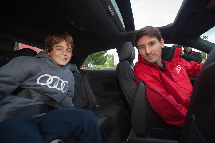 Messi luôn là tâm điểm của mọi sự chú ý. Messi luôn là tâm điểm của mọi sự chú ý.