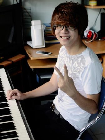 Bùi Anh Tuấn được một số fan gọi là Justin Bieber Việt Nam. Bùi Anh Tuấn được một số fan gọi là Justin Bieber Việt Nam.