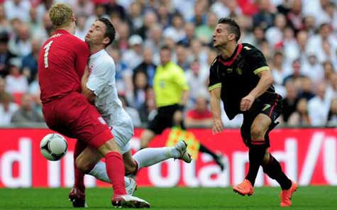 Việc Gary Cahill phải rời giải đã khiến hàng thủ của Anh chịu một tổn thất lớn