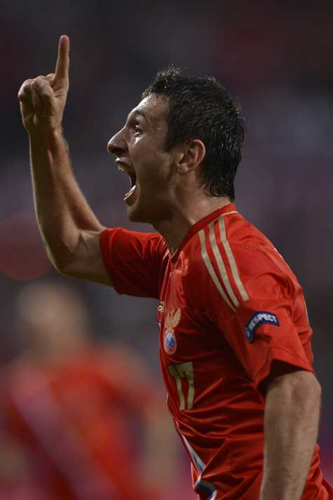 Dzagoev ăn mừng bàn mở tỷ số