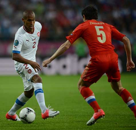 Czech (áo trắng) khởi đầu rất tự tin