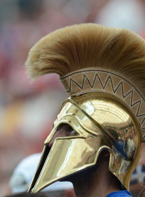 Chiếc mũ trụ của một CĐV Hy Lạp Chiếc mũ trụ của một CĐV Hy Lạp