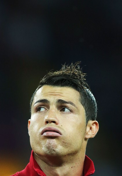 Ronaldo khá bồn chồn. Ronaldo khá bồn chồn.