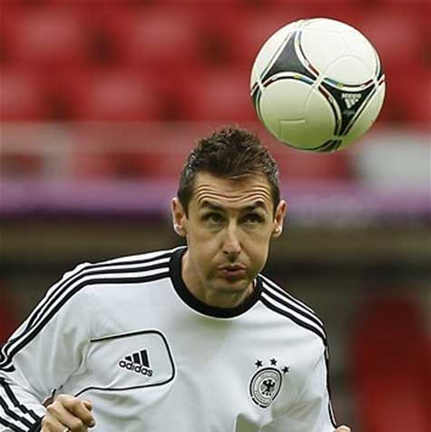 Miroslav Klose liệu có tiếp tục được lựa chọn để xuất phát trước Italia? Miroslav Klose liệu có tiếp tục được lựa chọn để xuất phát trước Italia?