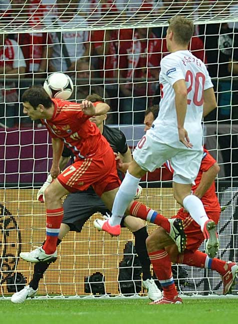 Pha ghi bàn của Dzagoev Pha ghi bàn của Dzagoev