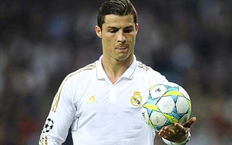 Ronaldo có lẽ quá căng thẳng vì tập luyện hay vì ghét Barca mà không ký tặng cho cô bé 10 tuổi? Ronaldo có lẽ quá căng thẳng vì tập luyện hay vì ghét Barca mà không ký tặng cho cô bé 10 tuổi?