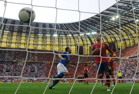 Bàn mở tỷ số của Di Natale chỉ giúp Italia dẫn trước trong 3 phút Bàn mở tỷ số của Di Natale chỉ giúp Italia dẫn trước trong 3 phút