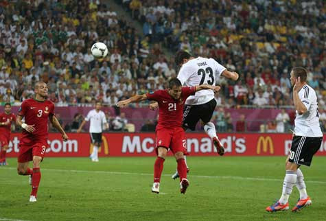 Bàn thắng của Gomez đã khiến lối đá phòng ngự của BĐN bị phá sản