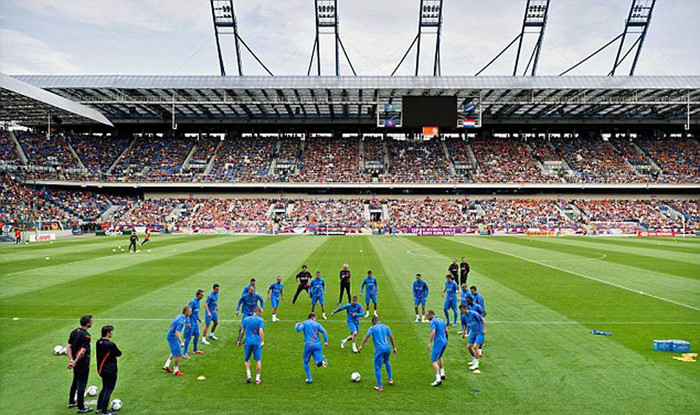 UEFA đã rất quyết tâm trừ nạn phân biệt chủng tộc ở EURO lần này, nhưng xem ra điều đó khó ngăn cản được những kẻ kỳ thị màu da UEFA đã rất quyết tâm trừ nạn phân biệt chủng tộc ở EURO lần này, nhưng xem ra điều đó khó ngăn cản được những kẻ kỳ thị màu da