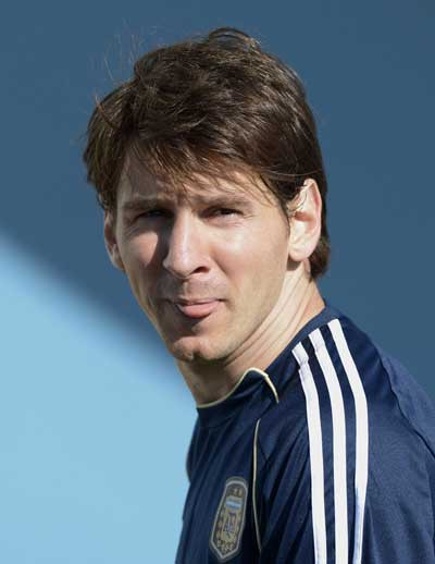 Messi đã khiến mọi thành tích của Ronaldo trong thời gian ở Real Madrid bị lu mờ, kể cả mùa giải 60 bàn của CR7 vừa qua Messi đã khiến mọi thành tích của Ronaldo trong thời gian ở Real Madrid bị lu mờ, kể cả mùa giải 60 bàn của CR7 vừa qua