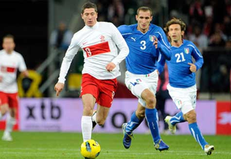 Ba Lan bước vào giải với tư cách đồng chủ nhà