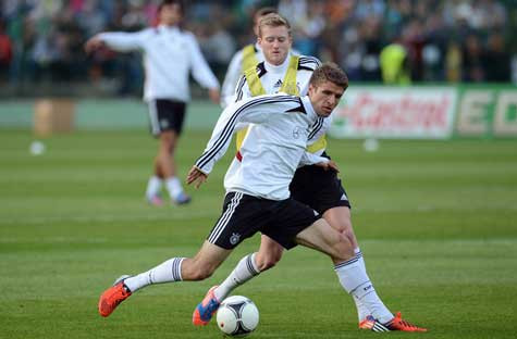 Cả 4 đội đều không thông minh lắm trong việc chọn căn cứ, nhưng Đức có quãng đường di chuyển ngắn nhất trong số đó