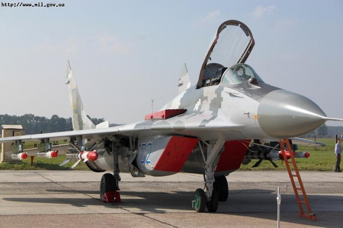 Tiêm kích MiG-29M tại triển lãm hàng không quốc tế diễn ra tại trung tâm thử nghiệm bay của Tổ hợp Khoa học/Công nghệ Hàng không Antonov, có trụ sở tại Ukraina, với sự tham gia của hơn 300 công ty đến từ 35 quốc gia. Tiêm kích MiG-29M tại triển lãm hàng không quốc tế diễn ra tại trung tâm thử nghiệm bay của Tổ hợp Khoa học/Công nghệ Hàng không Antonov, có trụ sở tại Ukraina, với sự tham gia của hơn 300 công ty đến từ 35 quốc gia.