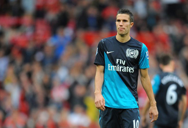 Trong khi Van Persie gặm nhấm thất bại một mình Trong khi Van Persie gặm nhấm thất bại một mình