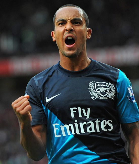 Walcott kịp rút ngắn cách biệt trước giờ giải lao Walcott kịp rút ngắn cách biệt trước giờ giải lao