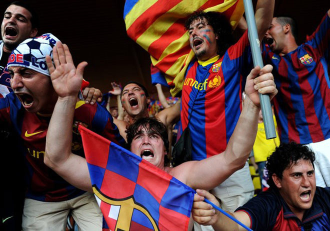 Các fan Barca trước giờ bóng lăn Các fan Barca trước giờ bóng lăn
