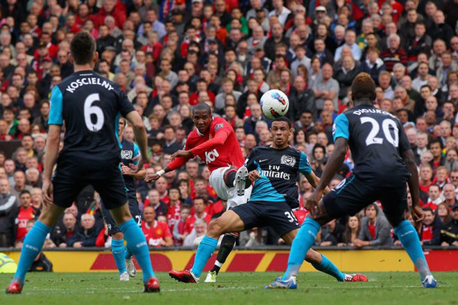 Để rồi Arsenal phải trả giá chỉ 2 phút sau, với tuyệt phẩm của Ashley Young Để rồi Arsenal phải trả giá chỉ 2 phút sau, với tuyệt phẩm của Ashley Young