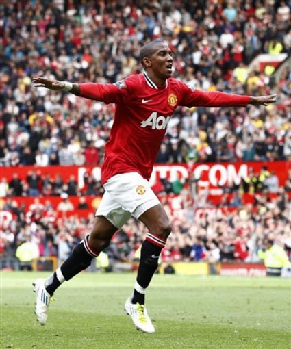 Ashley Young kết thúc buổi chiều thảm họa của Arsenal Ashley Young kết thúc buổi chiều thảm họa của Arsenal