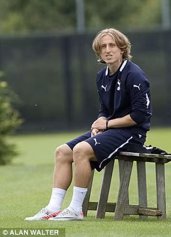 Luka Modric vẫn ra sân trong trận thua của Tottenham hôm qua