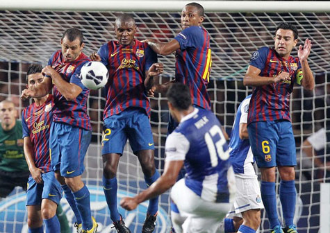Porto với lối chơi chặt chẽ gây không ít khó khăn cho Barca.