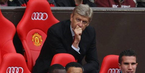Wenger hoàn toàn im lặng trong phòng thay đồ sau trận. Wenger hoàn toàn im lặng trong phòng thay đồ sau trận.