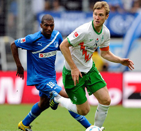 Per Mertesacker được cho là đang đàm phán gia nhập Arsenal. Per Mertesacker được cho là đang đàm phán gia nhập Arsenal.