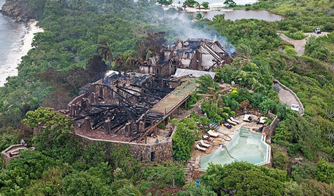 Đống đổ nát của căn biệt thự triệu đô trên đảo Necker