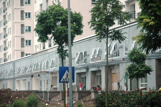 Nguyên nhân do đơn vị phân phối - Công ty Hạ Long "chiếm dụng" 20% số tiền của khách, không thanh toán cho chủ đầu tư là Công ty Cổ phần đầu tư xây dựng Hà Nội (Hancic). Nguyên nhân do đơn vị phân phối - Công ty Hạ Long "chiếm dụng" 20% số tiền của khách, không thanh toán cho chủ đầu tư là Công ty Cổ phần đầu tư xây dựng Hà Nội (Hancic).