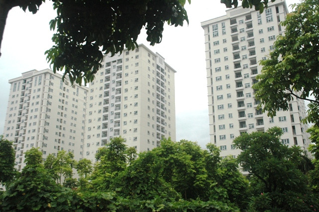 Cuối tháng 7 vừa qua, 5 tầng thuộc CT3 Trung Văn không thuộc Công ty Hạ Long phân phối đã được chủ đầu tư và nhà đầu tư thứ cấp mời khách hàng đến xem nhà khiến những người mua nhà qua Công ty Hạ Long nóng lòng như ngồi trên đống lửa. Cuối tháng 7 vừa qua, 5 tầng thuộc CT3 Trung Văn không thuộc Công ty Hạ Long phân phối đã được chủ đầu tư và nhà đầu tư thứ cấp mời khách hàng đến xem nhà khiến những người mua nhà qua Công ty Hạ Long nóng lòng như ngồi trên đống lửa.