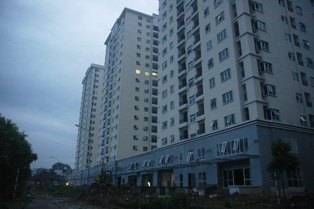 Hiện tại Hancic cũng đồng ý cho các khách hàng ký hợp đồng với Công ty Hạ Long vào thăm căn hộ, nhưng việc bàn giao căn hộ thì phải chờ. Hiện tại Hancic cũng đồng ý cho các khách hàng ký hợp đồng với Công ty Hạ Long vào thăm căn hộ, nhưng việc bàn giao căn hộ thì phải chờ.