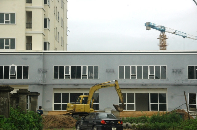 Nhiều khách hàng sợ mất tiền đã âm thầm rao bán căn hộ tại CT3 Trung Văn – Từ Liêm để mong gỡ lại vốn và đùn nguy cơ bị lừa sang một người thứ 3 mặc dù khu nhà vẫn đang trong quá trình hoàn thành. Nhiều khách hàng sợ mất tiền đã âm thầm rao bán căn hộ tại CT3 Trung Văn – Từ Liêm để mong gỡ lại vốn và đùn nguy cơ bị lừa sang một người thứ 3 mặc dù khu nhà vẫn đang trong quá trình hoàn thành.