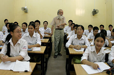 GS Văn Như Cương: Học sinh trường tôi đi học muộn sẽ bị phạt lao động! GS Văn Như Cương: Học sinh trường tôi đi học muộn sẽ bị phạt lao động!