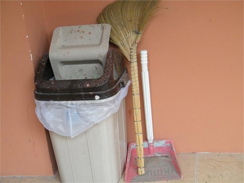 SV làng ĐH ăn bẩn, sống bẩn với 'núi rác' khổng lồ