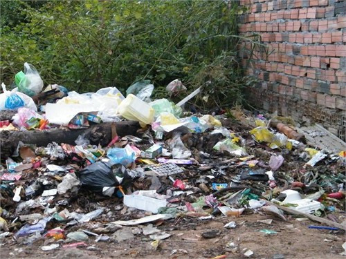 SV làng ĐH ăn bẩn, sống bẩn với 'núi rác' khổng lồ