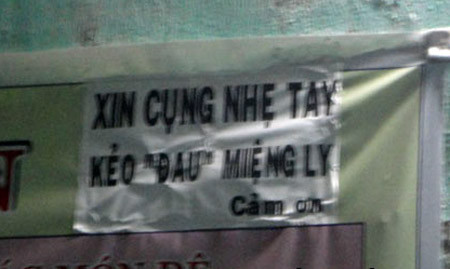 Nhẹ tay kẻo đau ly. Nhẹ tay kẻo đau ly.
