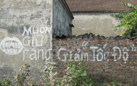 Muốn giữ răng thì đừng phóng nhanh. Muốn giữ răng thì đừng phóng nhanh.