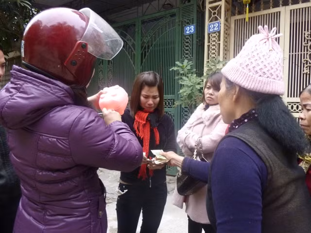 Những đồng tình cảm đáng quý của hàng xóm chia sẻ với mẹ con chị Lý