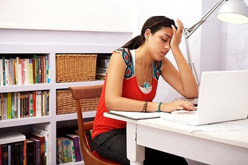 Sống vui trên internet nhiều đến khi động tới bài vở, teen nhà mình lại chán trường. Sống vui trên internet nhiều đến khi động tới bài vở, teen nhà mình lại chán trường.