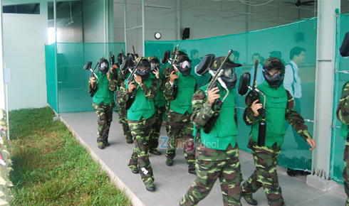 Súng nặng khoảng 2,5-3 kg, cự ly xa trung bình 200 – 250m. Đạn sơn có kích thước to cỡ viên bi được làm từ bột mì và phẩn màu, dễ giặt tẩy khi dính vào trang phục. Súng nặng khoảng 2,5-3 kg, cự ly xa trung bình 200 – 250m. Đạn sơn có kích thước to cỡ viên bi được làm từ bột mì và phẩn màu, dễ giặt tẩy khi dính vào trang phục.