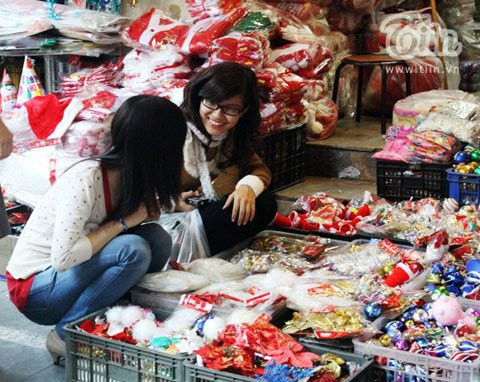 Hòa chung không khí đón giáng sinh, teen Hà thành cũng không thể chờ đợi lâu hơn được nữa, các bạn ấy đã nhanh chân sắm cho mình những món đồ rất dễ thương. Hòa chung không khí đón giáng sinh, teen Hà thành cũng không thể chờ đợi lâu hơn được nữa, các bạn ấy đã nhanh chân sắm cho mình những món đồ rất dễ thương.