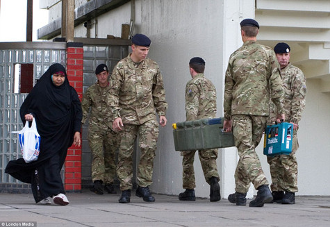 Quân đội Anh hôm thứ Năm (12/7) đã tiến hành lắp đặt hệ thống tên lửa phòng không tại tòa tháp Fred Wigg ở Leytonstone.