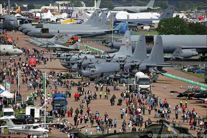 Máy bay vận tải quân sự MC-130 của Không quân Mỹ. Máy bay vận tải quân sự MC-130 của Không quân Mỹ.