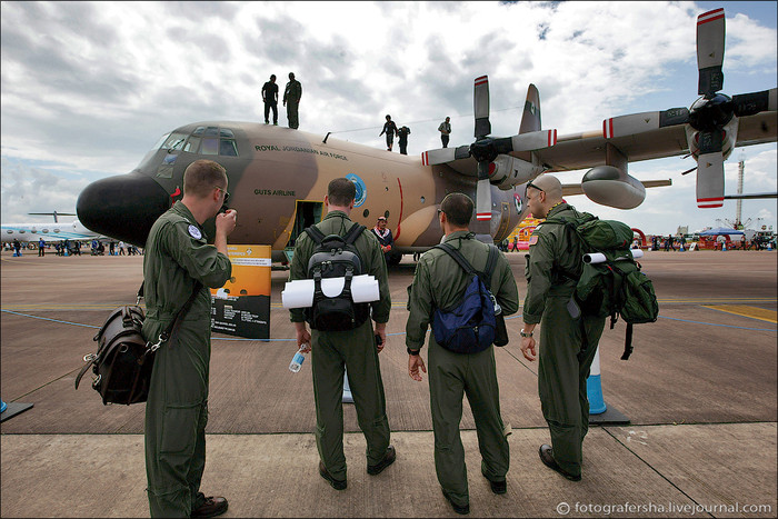 Máy bay vận tải C-130 của Không quân Jordan. Máy bay vận tải C-130 của Không quân Jordan.
