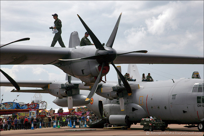 Máy bay vận tải C-130. Máy bay vận tải C-130.
