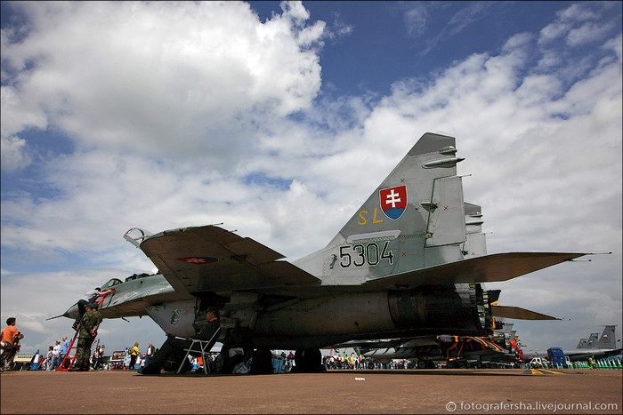 Tiêm kích MiG-29UB. Tiêm kích MiG-29UB.