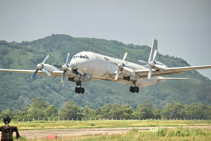 Máy bay tuần tra, chống tàu ngầm Il-38.