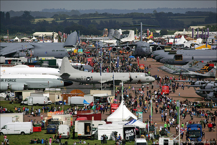 Triển lãm RIAT mỗi năm thu hút hàng nghìn khách thăm quan đến đây để chiêm ngưỡng các loại máy bay quân sự tối tân nhất của các nước trên thế giới. Triển lãm RIAT mỗi năm thu hút hàng nghìn khách thăm quan đến đây để chiêm ngưỡng các loại máy bay quân sự tối tân nhất của các nước trên thế giới.