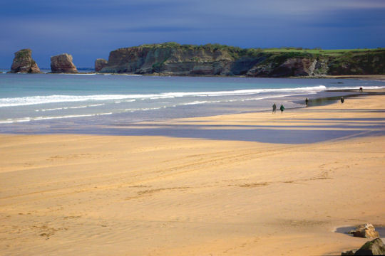 Làng Hendaye gần biên giới Tây Ban Nha luôn đông nghịt khách du lịch mỗi mùa hè bởi nơi đây sở hữu một bãi biển tuyệt đẹp.